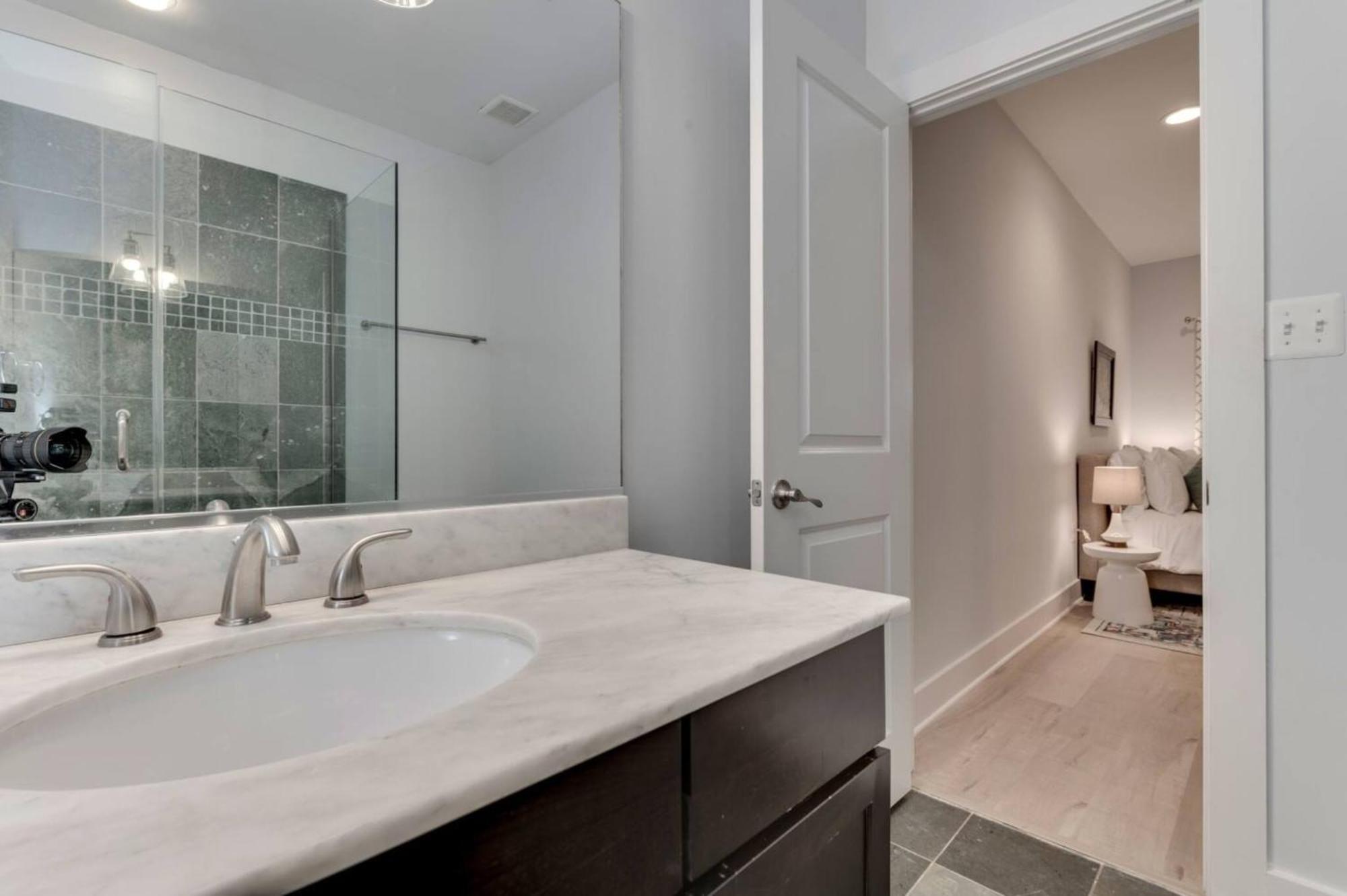 Appartamento Luxe 2Bd2Ba Townhouse In Hip Area - Near Metro Washington Esterno foto